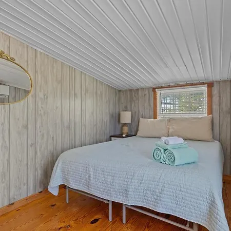 Waterfront Dock Kayaks Ping Pong 3 Bedroom 2 Bathroom